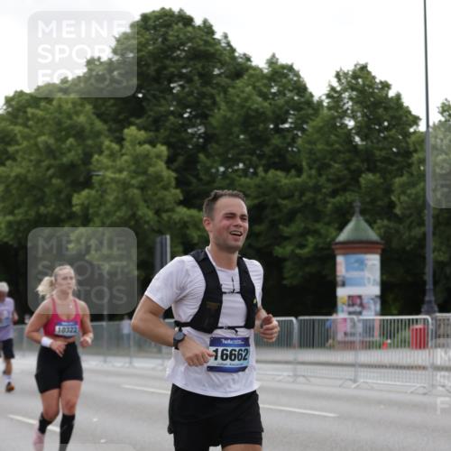 29.06.2025 - hella hamburg halbmarathon Jannik Wohlers http://msf.ph/oto/8237797 29.06.2025 10:29:07 Lombardsbrücke 1063, 1230, 1661, 3179, 3311, 3524, 4349, 4395, 6285, 6725, 7517, 7832, 8812, 9714, 10322, 10641, 10996, 11249, 11269, 11634, 11792, 11803, 12086, 12216, 13382, 14644, 16306, 16659, 16662, 16676, 17496, 17945, 18298, 18299 meine-sportfotos.de