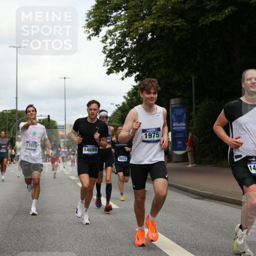 29.06.2025 - hella hamburg halbmarathon Yannick Fuchs http://msf.ph/oto/8237803 29.06.2025 10:34:36 20KM 1358, 1603, 1975, 2573, 2826, 3547, 3626, 4381, 4398, 4766, 4888, 5375, 5409, 5508, 6149, 6152, 6649, 7109, 7495, 7622, 8346, 8467, 8574, 8933, 9294, 11714, 11806, 12046, 12091, 13190, 14077, 14699, 15421, 15813, 15828, 16580, 16761, 17245, 17792, 17916, 17973, 18013, 18979 meine-sportfotos.de