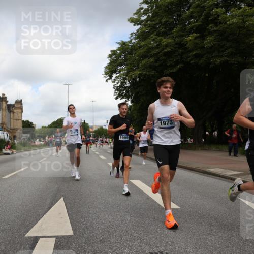 29.06.2025 - hella hamburg halbmarathon Yannick Fuchs http://msf.ph/oto/8237840 29.06.2025 10:34:36 20KM 1358, 1603, 1975, 2573, 2826, 3547, 3626, 4381, 4398, 4766, 4888, 5375, 5409, 5508, 6149, 6152, 6649, 7109, 7495, 7622, 8346, 8467, 8574, 8933, 9294, 11714, 11806, 12046, 12091, 13190, 14077, 14699, 15421, 15813, 15828, 16580, 16761, 17245, 17792, 17916, 17973, 18013, 18979 meine-sportfotos.de