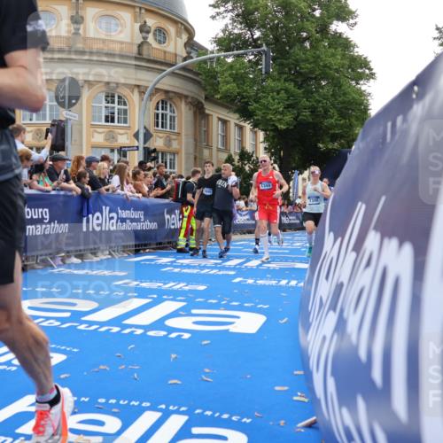 29.06.2025 - hella hamburg halbmarathon Strokosch-Dieckow http://msf.ph/oto/8237848 29.06.2025 10:35:32 Ziel 1344, 1889, 4050, 4062, 5269, 10384, 10771, 14841, 15959, 16123, 16695, 16811, 17612, 17826, 18841, 19022 meine-sportfotos.de