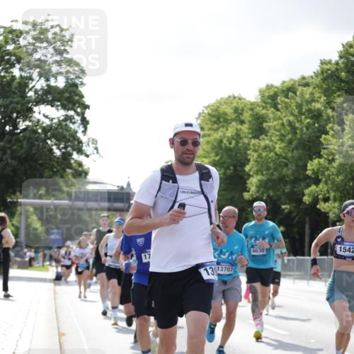 29.06.2025 - hella hamburg halbmarathon Jannik Wohlers http://msf.ph/oto/8237887 29.06.2025 09:53:51 Lombardsbrücke 1119, 1399, 1413, 1424, 1476, 1892, 1902, 2020, 2098, 2188, 2842, 3477, 3785, 4029, 4183, 4185, 4237, 4270, 5020, 6198, 6630, 6831, 7297, 8576, 8698, 8743, 8928, 9463, 9482, 9815, 10529, 11773, 11848, 12084, 12159, 12203, 12549, 12679, 12706, 12724, 12747, 13123, 13297, 13348, 13707, 13746, 14541, 14804, 15001, 15333, 15365, 15422, 15573, 15784, 15825, 15950, 16314, 16316, 16627, 16893, 17229, 17332, 17451, 17710, 18380, 18499, 18509, 18815, 19137 meine-sportfotos.de