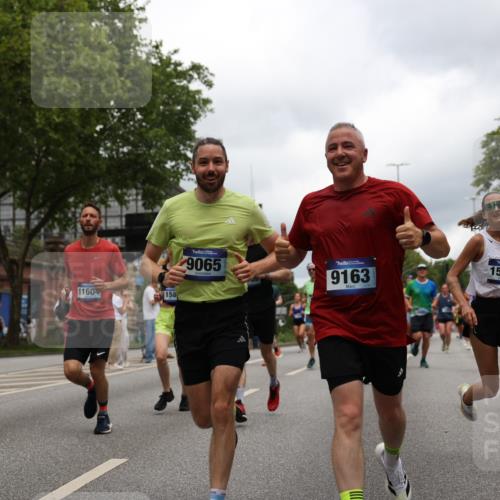 29.06.2025 - hella hamburg halbmarathon Yannick Fuchs http://msf.ph/oto/8237911 29.06.2025 10:47:11 20KM 1061, 1258, 1499, 1683, 1706, 1783, 2074, 2082, 2099, 2208, 2346, 2910, 3059, 3334, 3399, 3999, 4065, 4419, 4587, 4635, 5077, 5607, 5907, 6198, 6628, 7177, 7509, 7864, 8273, 8361, 8390, 8651, 9065, 9163, 9537, 10724, 10895, 11217, 11588, 11589, 11604, 11689, 11992, 12155, 12413, 12482, 12490, 12875, 12910, 14323, 15126, 15179, 15430, 15681, 15980, 16467, 16538, 16986, 18249, 18590, 18720, 18901, 19208, 19244 meine-sportfotos.de