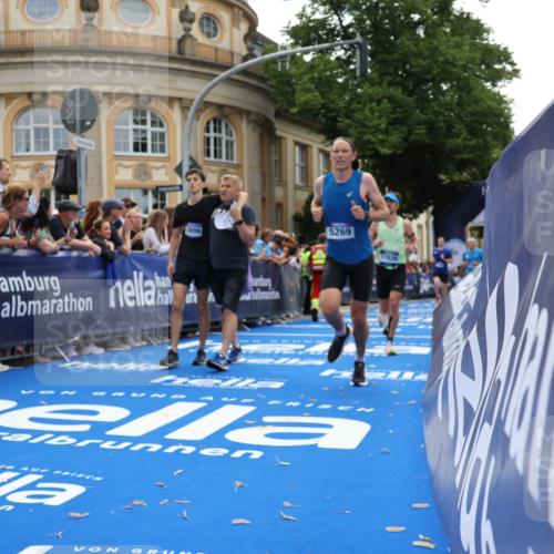 29.06.2025 - hella hamburg halbmarathon Strokosch-Dieckow http://msf.ph/oto/8237959 29.06.2025 10:35:34 Ziel 1344, 1889, 4050, 4062, 5269, 10384, 10771, 12462, 12899, 14841, 16123, 16695, 16811, 17612, 17826, 18841, 19022 meine-sportfotos.de