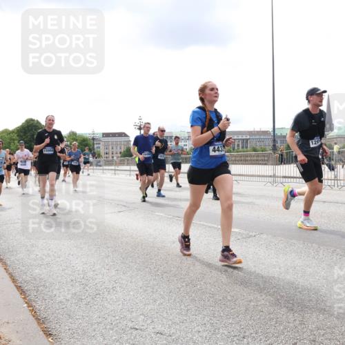 29.06.2025 - hella hamburg halbmarathon Lena Gebhardt http://msf.ph/oto/8237974 29.06.2025 10:33:45 Lombardsbrücke 1189, 1275, 1417, 1705, 1787, 1896, 1995, 2342, 2482, 2526, 2776, 2838, 3170, 3264, 3340, 3341, 3345, 3560, 3812, 4164, 4361, 4433, 4445, 4449, 4479, 4696, 4807, 4942, 5075, 5096, 5141, 5557, 5561, 5566, 5569, 5584, 5691, 5821, 5822, 5887, 6109, 6364, 6515, 6516, 6854, 6956, 6999, 7027, 7565, 7653, 7705, 8021, 8157, 8202, 8282, 8375, 8377, 8383, 8401, 8891, 9094, 9234, 9258, 9438, 9591, 9592, 9750, 9780, 9799, 9875, 9995, 10007, 10071, 10561, 11811 meine-sportfotos.de