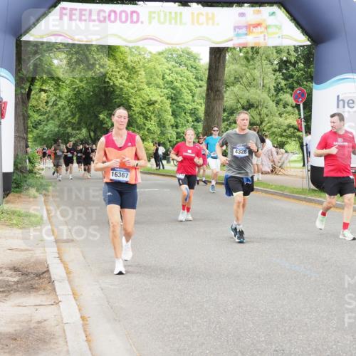 29.06.2025 - hella hamburg halbmarathon MichiJ http://msf.ph/oto/8237980 29.06.2025 10:50:10 Zwischen KM18-KM19 4328, 7243, 9306, 11180, 11527, 11960, 12316, 13958, 14917, 15908, 16367, 17071, 17532 meine-sportfotos.de
