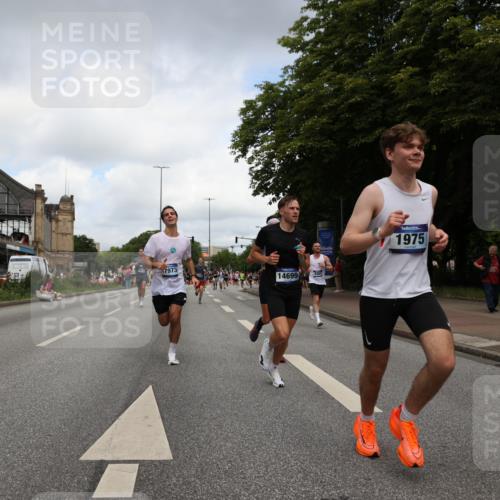 29.06.2025 - hella hamburg halbmarathon Yannick Fuchs http://msf.ph/oto/8237993 29.06.2025 10:34:36 20KM 1358, 1603, 1975, 2573, 2826, 3547, 3626, 4381, 4398, 4766, 4888, 5375, 5409, 5508, 6149, 6152, 6649, 7109, 7495, 7622, 8346, 8467, 8574, 8933, 9294, 11714, 11806, 12046, 12091, 13190, 14077, 14699, 15421, 15813, 15828, 16580, 16761, 17245, 17792, 17916, 17973, 18013, 18979 meine-sportfotos.de