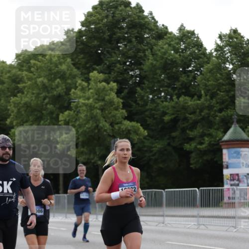 29.06.2025 - hella hamburg halbmarathon Jannik Wohlers http://msf.ph/oto/8237996 29.06.2025 10:29:08 Lombardsbrücke 1063, 1661, 3179, 3311, 3524, 4349, 4395, 6285, 6725, 7517, 7832, 8812, 9714, 10322, 10996, 11249, 11269, 11634, 11792, 11803, 12086, 12216, 13382, 14644, 16306, 16659, 16662, 16676, 17496, 17945, 18298, 18299 meine-sportfotos.de