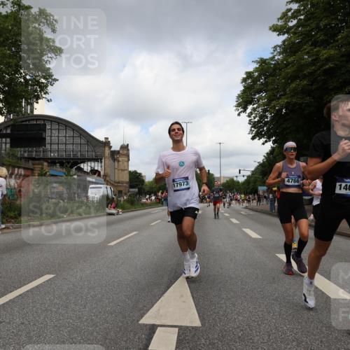 29.06.2025 - hella hamburg halbmarathon Yannick Fuchs http://msf.ph/oto/8238000 29.06.2025 10:34:37 20KM 1358, 1603, 1975, 2573, 2750, 2826, 3626, 4381, 4398, 4766, 4888, 5375, 5409, 5508, 6149, 6152, 6649, 7109, 7495, 7622, 8346, 8467, 8574, 8933, 9294, 11714, 12046, 12091, 13190, 14077, 14699, 15015, 15421, 15813, 15828, 16580, 16761, 17245, 17792, 17916, 17973, 18013, 18979 meine-sportfotos.de