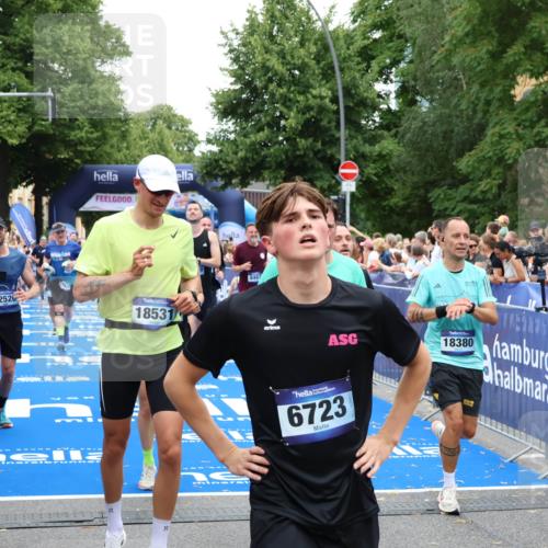 29.06.2025 - hella hamburg halbmarathon Zöllner http://msf.ph/oto/8238030 29.06.2025 10:55:27 Ziel 1130, 2252, 2771, 4189, 4951, 5287, 5643, 6938, 8487, 11184, 12526, 13234, 13236, 13470, 16213, 16985, 17603, 17940, 18290, 18380, 18531 meine-sportfotos.de