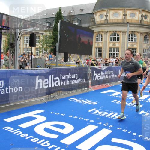 29.06.2025 - hella hamburg halbmarathon Michael Strokosch http://msf.ph/oto/8238038 29.06.2025 10:48:04 Ziel 1086, 1604, 1613, 4324, 4528, 4601, 5022, 6377, 12706, 12724, 12747, 12808, 13570, 15333, 16149, 16766, 18206, 18922, 19198 meine-sportfotos.de