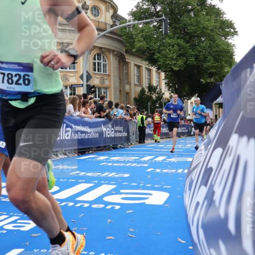 29.06.2025 - hella hamburg halbmarathon Strokosch-Dieckow http://msf.ph/oto/8238041 29.06.2025 10:35:36 Ziel 1344, 4062, 5269, 10384, 12462, 12899, 14841, 16123, 16695, 17612, 17826, 18841 meine-sportfotos.de