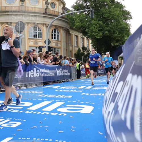 29.06.2025 - hella hamburg halbmarathon Strokosch-Dieckow http://msf.ph/oto/8238067 29.06.2025 10:35:37 Ziel 1344, 4062, 5269, 10384, 12462, 12899, 14841, 16119, 16123, 16695, 17612, 17826, 18841 meine-sportfotos.de