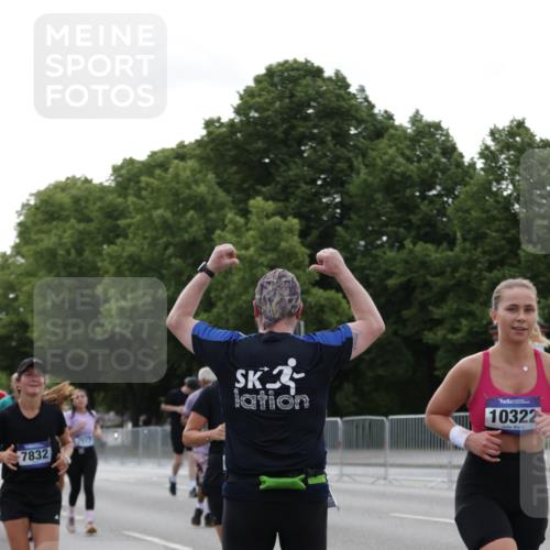 29.06.2025 - hella hamburg halbmarathon Jannik Wohlers http://msf.ph/oto/8238077 29.06.2025 10:29:10 Lombardsbrücke 1063, 1661, 3311, 3524, 4349, 4395, 5350, 6285, 6725, 7517, 7832, 9714, 9937, 10322, 10996, 11249, 11269, 11444, 11634, 12086, 12216, 12227, 13382, 14644, 16306, 16659, 16662, 17496, 17945, 18298, 18299 meine-sportfotos.de