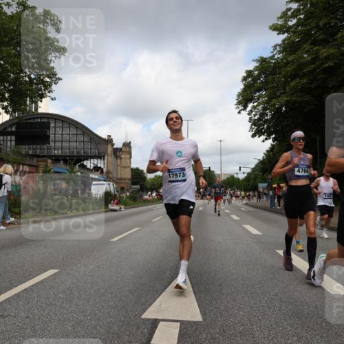 29.06.2025 - hella hamburg halbmarathon Yannick Fuchs http://msf.ph/oto/8238092 29.06.2025 10:34:37 20KM 1358, 1603, 1975, 2573, 2750, 2826, 3626, 4381, 4398, 4766, 4888, 5375, 5409, 5508, 6149, 6152, 6649, 7109, 7495, 7622, 8346, 8467, 8574, 8933, 9294, 11714, 12046, 12091, 13190, 14077, 14699, 15015, 15421, 15813, 15828, 16580, 16761, 17245, 17792, 17916, 17973, 18013, 18979 meine-sportfotos.de