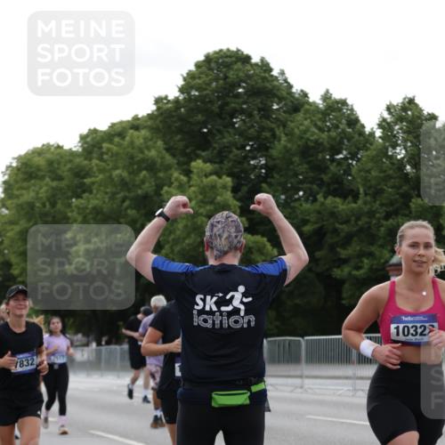 29.06.2025 - hella hamburg halbmarathon Jannik Wohlers http://msf.ph/oto/8238096 29.06.2025 10:29:10 Lombardsbrücke 1063, 1661, 3311, 3524, 4349, 4395, 5350, 6285, 6725, 7517, 7832, 9714, 9937, 10322, 10996, 11249, 11269, 11444, 11634, 12086, 12216, 12227, 13382, 14644, 16306, 16659, 16662, 17496, 17945, 18298, 18299 meine-sportfotos.de