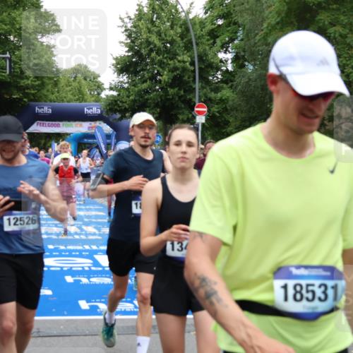 29.06.2025 - hella hamburg halbmarathon Zöllner http://msf.ph/oto/8238162 29.06.2025 10:55:28 Ziel 1130, 2252, 2771, 4189, 4951, 5287, 5319, 6591, 6938, 8487, 12526, 13234, 13236, 16213, 16609, 16985, 17603, 17940, 18290 meine-sportfotos.de