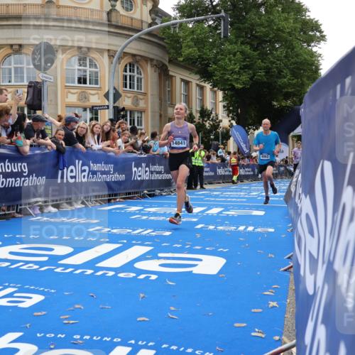 29.06.2025 - hella hamburg halbmarathon Strokosch-Dieckow http://msf.ph/oto/8238164 29.06.2025 10:35:40 Ziel 4062, 10384, 12462, 12899, 14841, 16119, 16123, 18841 meine-sportfotos.de