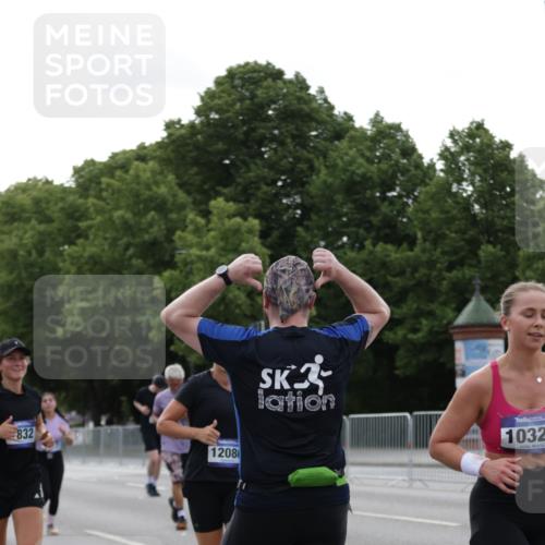 29.06.2025 - hella hamburg halbmarathon Jannik Wohlers http://msf.ph/oto/8238168 29.06.2025 10:29:10 Lombardsbrücke 1063, 1661, 3311, 3524, 4349, 4395, 5350, 6285, 6725, 7517, 7832, 9714, 9937, 10322, 10996, 11249, 11269, 11444, 11634, 12086, 12216, 12227, 13382, 14644, 16306, 16659, 16662, 17496, 17945, 18298, 18299 meine-sportfotos.de
