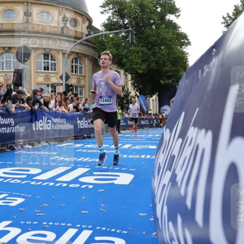 29.06.2025 - hella hamburg halbmarathon Strokosch-Dieckow http://msf.ph/oto/8238212 29.06.2025 10:35:45 Ziel 3843, 4062, 12462, 12899, 13252, 14841, 15161, 16119 meine-sportfotos.de