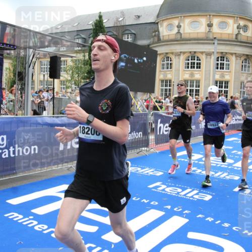 29.06.2025 - hella hamburg halbmarathon Michael Strokosch http://msf.ph/oto/8238224 29.06.2025 10:48:06 Ziel 1086, 4324, 4528, 4601, 4711, 6377, 9638, 12706, 12724, 12747, 12808, 13570, 16149, 16766, 18206, 18922, 19198 meine-sportfotos.de