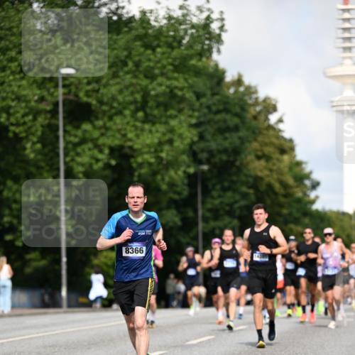29.06.2025 - hella hamburg halbmarathon Dr. Thomas Lammeyer http://msf.ph/oto/8238225 29.06.2025 09:50:49 Kennedybrücke 1002, 1217, 1910, 2121, 2228, 2404, 2563, 2774, 2851, 3783, 3790, 4246, 4740, 5961, 6032, 6473, 6915, 7831, 7972, 8366, 8395, 9171, 10771, 11055 meine-sportfotos.de