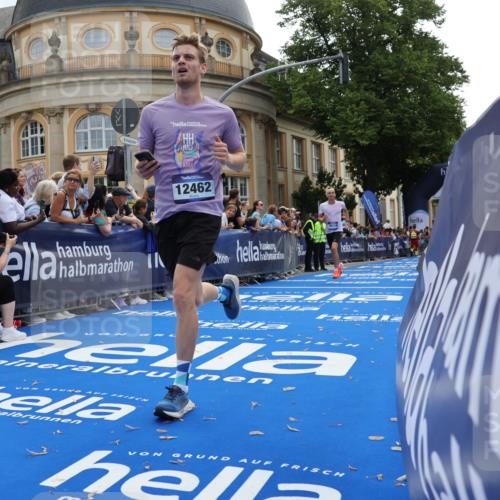 29.06.2025 - hella hamburg halbmarathon Strokosch-Dieckow http://msf.ph/oto/8238233 29.06.2025 10:35:45 Ziel 3843, 4062, 12462, 12899, 13252, 14841, 15161, 16119 meine-sportfotos.de