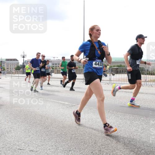 29.06.2025 - hella hamburg halbmarathon Lena Gebhardt http://msf.ph/oto/8238289 29.06.2025 10:33:45 Lombardsbrücke 1189, 1275, 1417, 1705, 1787, 1896, 1995, 2342, 2482, 2526, 2776, 2838, 3170, 3264, 3340, 3341, 3345, 3560, 3812, 4164, 4361, 4433, 4445, 4449, 4479, 4696, 4807, 4942, 5075, 5096, 5141, 5557, 5561, 5566, 5569, 5584, 5691, 5821, 5822, 5887, 6109, 6364, 6515, 6516, 6854, 6956, 6999, 7027, 7565, 7653, 7705, 8021, 8157, 8202, 8282, 8375, 8377, 8383, 8401, 8891, 9094, 9234, 9258, 9438, 9591, 9592, 9750, 9780, 9799, 9875, 9995, 10007, 10071, 10561, 11811 meine-sportfotos.de