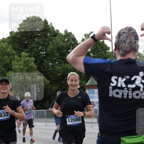29.06.2025 - hella hamburg halbmarathon Jannik Wohlers http://msf.ph/oto/8238372 29.06.2025 10:29:11 Lombardsbrücke 1063, 1661, 3311, 3524, 4349, 4395, 5350, 6285, 6725, 7517, 7832, 9714, 9937, 10322, 10996, 11249, 11269, 11444, 11634, 12086, 12216, 12227, 13382, 14644, 16306, 16659, 16662, 17496, 17945, 18298, 18299 meine-sportfotos.de