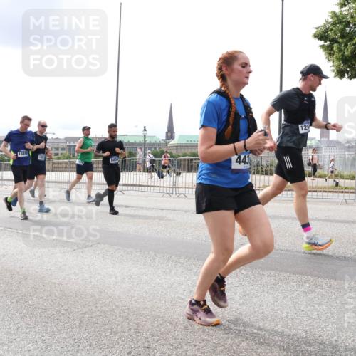 29.06.2025 - hella hamburg halbmarathon Lena Gebhardt http://msf.ph/oto/8238378 29.06.2025 10:33:45 Lombardsbrücke 1189, 1275, 1417, 1705, 1787, 1896, 1995, 2342, 2482, 2526, 2776, 2838, 3170, 3264, 3340, 3341, 3345, 3560, 3812, 4164, 4361, 4433, 4445, 4449, 4479, 4696, 4807, 4942, 5075, 5096, 5141, 5557, 5561, 5566, 5569, 5584, 5691, 5821, 5822, 5887, 6109, 6364, 6515, 6516, 6854, 6956, 6999, 7027, 7565, 7653, 7705, 8021, 8157, 8202, 8282, 8375, 8377, 8383, 8401, 8891, 9094, 9234, 9258, 9438, 9591, 9592, 9750, 9780, 9799, 9875, 9995, 10007, 10071, 10561, 11811 meine-sportfotos.de