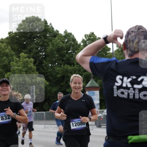 29.06.2025 - hella hamburg halbmarathon Jannik Wohlers http://msf.ph/oto/8238416 29.06.2025 10:29:11 Lombardsbrücke 1063, 1661, 3311, 3524, 4349, 4395, 5350, 6285, 6725, 7517, 7832, 9714, 9937, 10322, 10996, 11249, 11269, 11444, 11634, 12086, 12216, 12227, 13382, 14644, 16306, 16659, 16662, 17496, 17945, 18298, 18299 meine-sportfotos.de