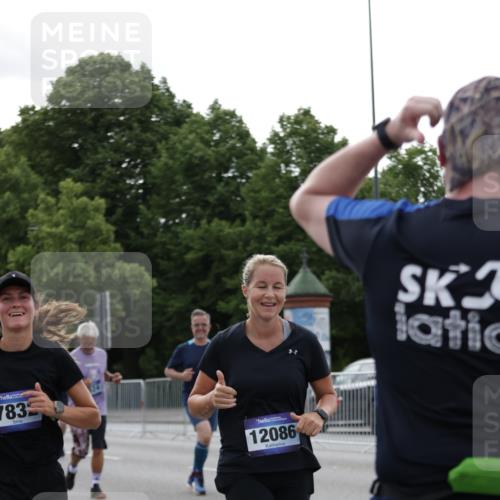 29.06.2025 - hella hamburg halbmarathon Jannik Wohlers http://msf.ph/oto/8238431 29.06.2025 10:29:11 Lombardsbrücke 1063, 1661, 3311, 3524, 4349, 4395, 5350, 6285, 6725, 7517, 7832, 9714, 9937, 10322, 10996, 11249, 11269, 11444, 11634, 12086, 12216, 12227, 13382, 14644, 16306, 16659, 16662, 17496, 17945, 18298, 18299 meine-sportfotos.de