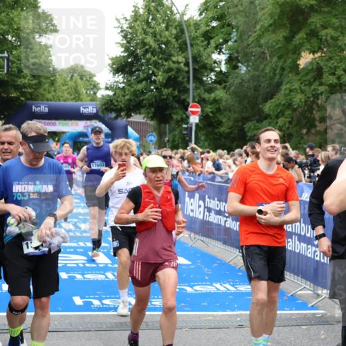 29.06.2025 - hella hamburg halbmarathon Zöllner http://msf.ph/oto/8238458 29.06.2025 10:55:31 Ziel 1130, 2252, 2771, 4951, 5287, 5319, 6591, 6938, 12584, 13234, 13267, 14036, 14592, 16213, 16334, 16609, 17603, 17940 meine-sportfotos.de