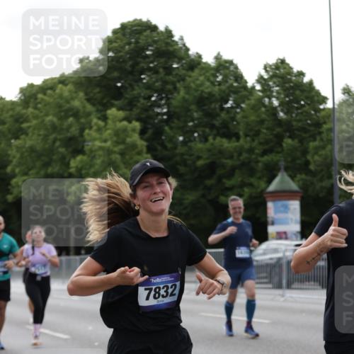 29.06.2025 - hella hamburg halbmarathon Jannik Wohlers http://msf.ph/oto/8238468 29.06.2025 10:29:11 Lombardsbrücke 1063, 1661, 3311, 3524, 4349, 4395, 5350, 6285, 6725, 7517, 7832, 9714, 9937, 10322, 10996, 11249, 11269, 11444, 11634, 12086, 12216, 12227, 13382, 14644, 16306, 16659, 16662, 17496, 17945, 18298, 18299 meine-sportfotos.de