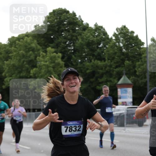 29.06.2025 - hella hamburg halbmarathon Jannik Wohlers http://msf.ph/oto/8238476 29.06.2025 10:29:11 Lombardsbrücke 1063, 1661, 3311, 3524, 4349, 4395, 5350, 6285, 6725, 7517, 7832, 9714, 9937, 10322, 10996, 11249, 11269, 11444, 11634, 12086, 12216, 12227, 13382, 14644, 16306, 16659, 16662, 17496, 17945, 18298, 18299 meine-sportfotos.de