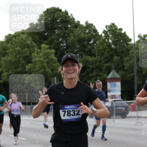 29.06.2025 - hella hamburg halbmarathon Jannik Wohlers http://msf.ph/oto/8238494 29.06.2025 10:29:11 Lombardsbrücke 1063, 1661, 3311, 3524, 4349, 4395, 5350, 6285, 6725, 7517, 7832, 9714, 9937, 10322, 10996, 11249, 11269, 11444, 11634, 12086, 12216, 12227, 13382, 14644, 16306, 16659, 16662, 17496, 17945, 18298, 18299 meine-sportfotos.de