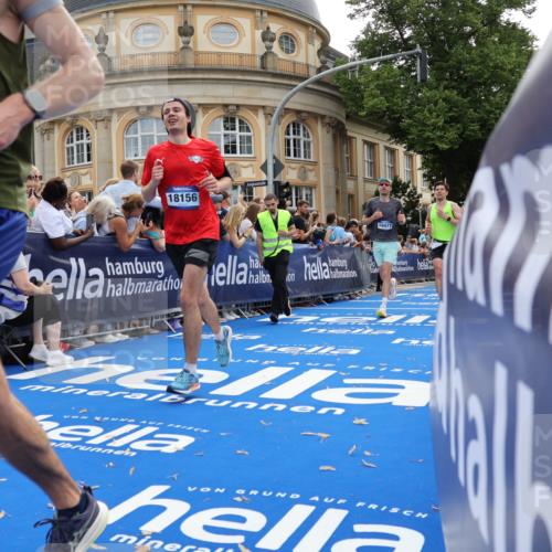 29.06.2025 - hella hamburg halbmarathon Strokosch-Dieckow http://msf.ph/oto/8238508 29.06.2025 10:36:04 Ziel 2399, 2774, 6032, 6990, 9313, 10477, 12168, 12447, 12488, 13419, 14875, 17078, 17217, 17691, 18156, 18259, 18600 meine-sportfotos.de