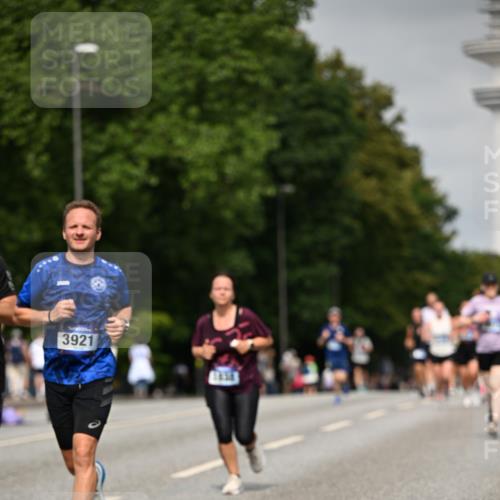 29.06.2025 - hella hamburg halbmarathon Dr. Thomas Lammeyer http://msf.ph/oto/8238564 29.06.2025 10:13:52 Kennedybrücke 1573, 1838, 3921, 5511, 7042, 7187, 7333, 7636, 8090, 8219, 8890, 9366, 9434, 9674, 9781, 9816, 10036, 10943, 11027, 11180 meine-sportfotos.de