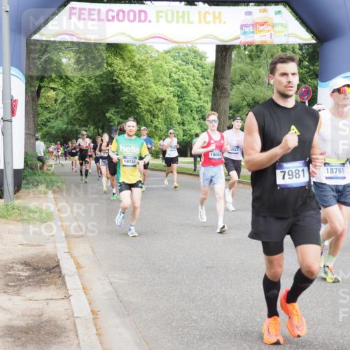 29.06.2025 - hella hamburg halbmarathon MichiJ http://msf.ph/oto/8238567 29.06.2025 10:27:26 Zwischen KM18-KM19 2849, 3431, 7981, 9403, 11049, 11055, 11281, 11379, 13514, 14905, 15372, 15561, 17623, 18723, 18761, 19004, 19151 meine-sportfotos.de