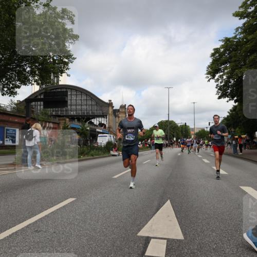 29.06.2025 - hella hamburg halbmarathon Yannick Fuchs http://msf.ph/oto/8238584 29.06.2025 10:34:40 20KM 1358, 1603, 1975, 2573, 2750, 2826, 3626, 4381, 4766, 4888, 5375, 5409, 5508, 5803, 6149, 6152, 6649, 7109, 7495, 7622, 8467, 8574, 8933, 9294, 10900, 11714, 11731, 12088, 12865, 14077, 14699, 15015, 15421, 15813, 15828, 16580, 16761, 17245, 17973, 18013, 18979 meine-sportfotos.de