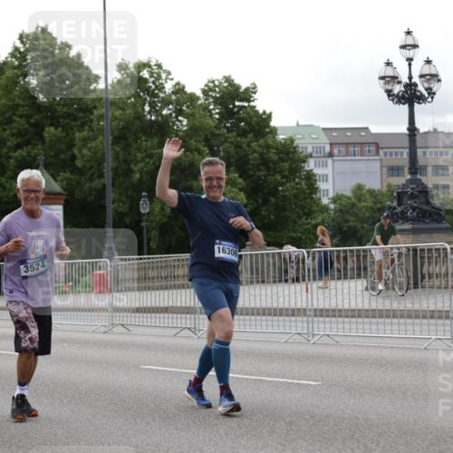 29.06.2025 - hella hamburg halbmarathon Jannik Wohlers http://msf.ph/oto/8238606 29.06.2025 10:29:13 Lombardsbrücke 1063, 1661, 3311, 3524, 4349, 4395, 5350, 6285, 6725, 7517, 7832, 9937, 10322, 10996, 11249, 11269, 11444, 11634, 12086, 12216, 12227, 13382, 13810, 16306, 16659, 16662, 17496, 17945, 18298, 18299, 18385 meine-sportfotos.de