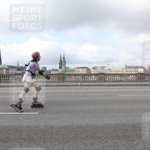 29.06.2025 - hella hamburg halbmarathon Lena Gebhardt http://msf.ph/oto/8238624 29.06.2025 09:02:06 Lombardsbrücke  meine-sportfotos.de