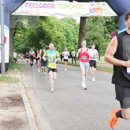 29.06.2025 - hella hamburg halbmarathon MichiJ http://msf.ph/oto/8238629 29.06.2025 10:27:26 Zwischen KM18-KM19 2849, 3431, 7981, 9403, 11049, 11055, 11281, 11379, 13514, 14905, 15372, 15561, 17623, 18723, 18761, 19004, 19151 meine-sportfotos.de