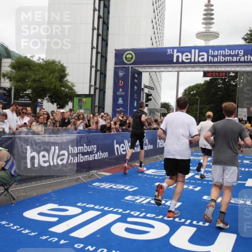 29.06.2025 - hella hamburg halbmarathon Michael Strokosch http://msf.ph/oto/8238635 29.06.2025 10:54:37 Ziel 2474, 3794, 4868, 5259, 8798, 9012, 10040, 10368, 10376, 11797, 11799, 12607, 15146 meine-sportfotos.de