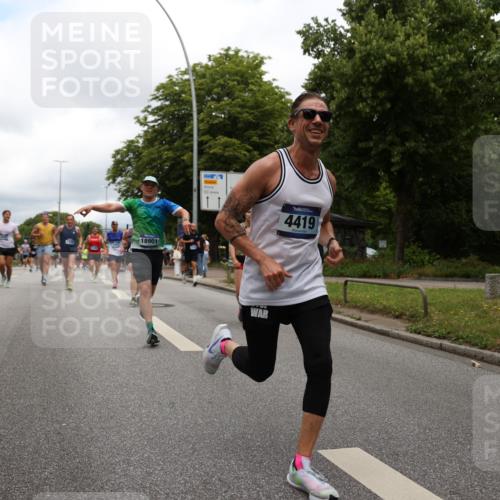 29.06.2025 - hella hamburg halbmarathon Yannick Fuchs http://msf.ph/oto/8238645 29.06.2025 10:47:15 20KM 1061, 1258, 1499, 1706, 1783, 2074, 2082, 2099, 2208, 2346, 2910, 3059, 3208, 3209, 3334, 3999, 4065, 4419, 4635, 4770, 5077, 5907, 6198, 6628, 6877, 7177, 7509, 7864, 8273, 8361, 8390, 8651, 9065, 9142, 9163, 9537, 10549, 10724, 10895, 11217, 11588, 11589, 11604, 11689, 11992, 12155, 12413, 12490, 12875, 12910, 13289, 14323, 15061, 15126, 15179, 15430, 15497, 15681, 15980, 16467, 16538, 16986, 18134, 18249, 18590, 18720, 18901, 19208, 19244 meine-sportfotos.de