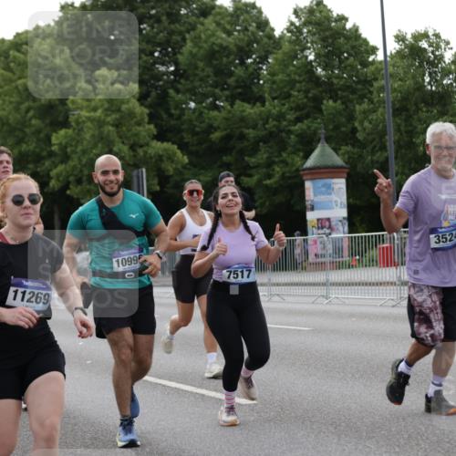 29.06.2025 - hella hamburg halbmarathon Jannik Wohlers http://msf.ph/oto/8238653 29.06.2025 10:29:14 Lombardsbrücke 1063, 1661, 3311, 3524, 4349, 4395, 5350, 6285, 7517, 7832, 9937, 10322, 10996, 11249, 11269, 11376, 11444, 11634, 12086, 12216, 12227, 13382, 13810, 16306, 16659, 16662, 17496, 17945, 18298, 18299, 18385 meine-sportfotos.de