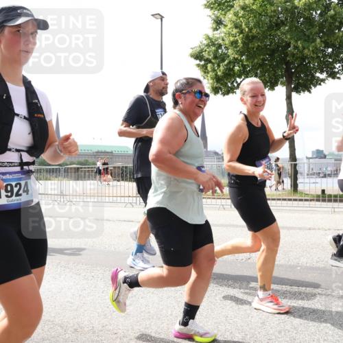 29.06.2025 - hella hamburg halbmarathon Lena Gebhardt http://msf.ph/oto/8238704 29.06.2025 10:45:16 Lombardsbrücke 1024, 1273, 1629, 1685, 1713, 1798, 1924, 2007, 2216, 2217, 2657, 2664, 2779, 2973, 3160, 3164, 3357, 3377, 3570, 3879, 3993, 4099, 4102, 4186, 4224, 4275, 4306, 4337, 4504, 4820, 4851, 5099, 5108, 5190, 5339, 5636, 5949, 6150, 6509, 6763, 6788, 6841, 6888, 6911, 6922, 6980, 7283, 7530, 7541, 7699, 7859, 7912, 8582, 8594, 8605, 8762, 8907, 9036, 9620, 10030, 10182, 10225, 10562, 10566, 10668, 10707, 11314, 12198, 12332, 12334, 12394, 13039, 13261 meine-sportfotos.de