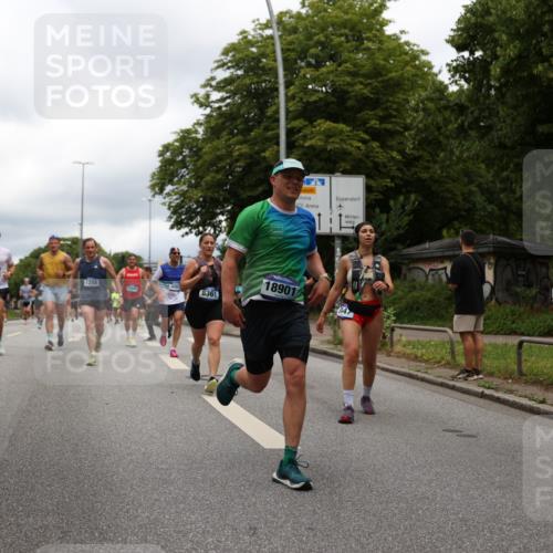 29.06.2025 - hella hamburg halbmarathon Yannick Fuchs http://msf.ph/oto/8238731 29.06.2025 10:47:15 20KM 1061, 1258, 1499, 1706, 1783, 2074, 2082, 2099, 2208, 2346, 2910, 3059, 3208, 3209, 3334, 3999, 4065, 4419, 4635, 4770, 5077, 5907, 6198, 6628, 6877, 7177, 7509, 7864, 8273, 8361, 8390, 8651, 9065, 9142, 9163, 9537, 10549, 10724, 10895, 11217, 11588, 11589, 11604, 11689, 11992, 12155, 12413, 12490, 12875, 12910, 13289, 14323, 15061, 15126, 15179, 15430, 15497, 15681, 15980, 16467, 16538, 16986, 18134, 18249, 18590, 18720, 18901, 19208, 19244 meine-sportfotos.de
