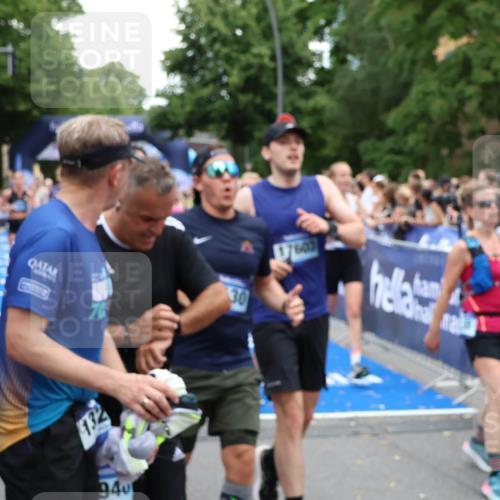 29.06.2025 - hella hamburg halbmarathon Zöllner http://msf.ph/oto/8238735 29.06.2025 10:55:33 Ziel 1130, 2252, 2771, 4951, 5319, 6591, 6938, 8573, 11554, 12544, 12584, 13234, 13267, 14036, 14592, 16213, 16334, 16609, 17603 meine-sportfotos.de