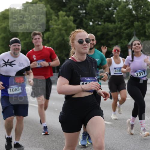 29.06.2025 - hella hamburg halbmarathon Jannik Wohlers http://msf.ph/oto/8238743 29.06.2025 10:29:14 Lombardsbrücke 1063, 1661, 3311, 3524, 4349, 4395, 5350, 6285, 7517, 7832, 9937, 10322, 10996, 11249, 11269, 11376, 11444, 11634, 12086, 12216, 12227, 13382, 13810, 16306, 16659, 16662, 17496, 17945, 18298, 18299, 18385 meine-sportfotos.de