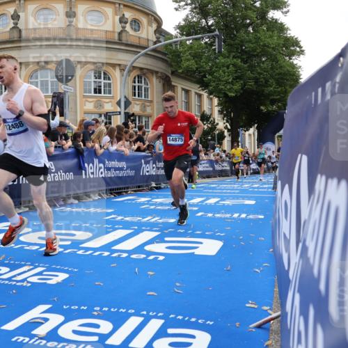 29.06.2025 - hella hamburg halbmarathon Strokosch-Dieckow http://msf.ph/oto/8238749 29.06.2025 10:36:07 Ziel 2399, 2774, 6032, 6990, 9313, 10477, 12168, 12447, 12488, 13419, 13991, 14601, 14875, 15115, 17078, 17217, 17329, 17691, 18156, 18259, 18600 meine-sportfotos.de